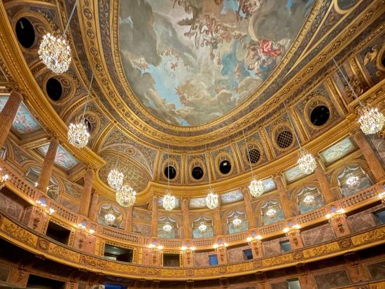 世界遺産ベルサイユ宮殿　特別公開「王のプライベートルーム」＆人気の本殿も日本語公認ガイドがご案内！半日ツアー＜金曜／往復バス／パリ発＞by EMI