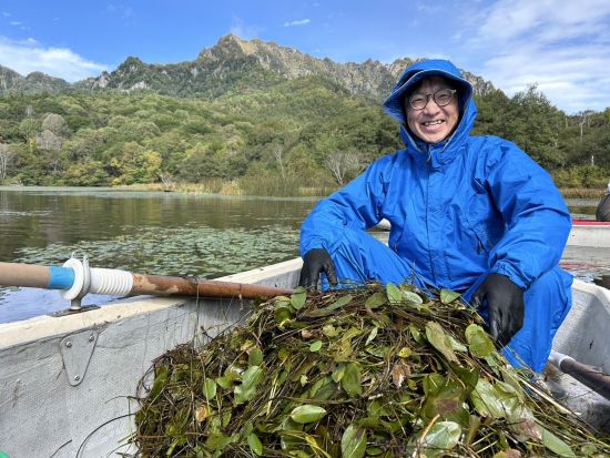 2026年6月7日(日) 限定20名 新緑の戸隠鏡池で貴重な体験！水草除去で自然と絶景を守る特別体験 ＜企画・協賛：ながの「四季の彩り」キャンペーン実行委員会＞