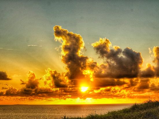 サンセットフォトツアー 海と夕日が織りなす絶景スポットへご案内！まばゆい夕景を満喫するロケーションフォトプラン＜1時間30分／ホテル・空港送迎あり／石垣島＞