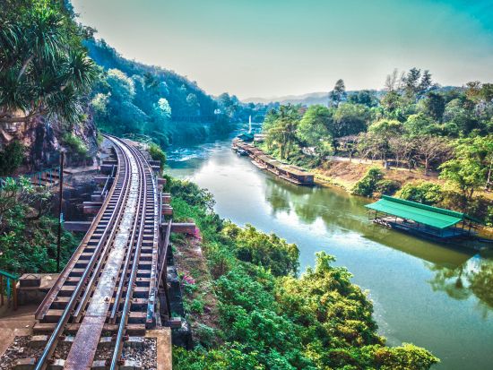 エラワン国立公園日帰りツアー　エラワン滝の絶景＆戦場にかける橋で自然と歴史を満喫する1日観光＜英語ガイド／バンコク発着＞