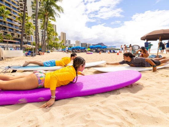 ワイキキビーチ　サーフィン1時間プライベートレッスン ＜1～4名まで／ロイヤルハワイアンホテル＞