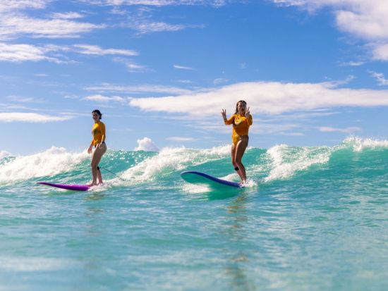 ワイキキビーチ　サーフィン1時間プライベートレッスン ＜1～4名まで／ロイヤルハワイアンホテル＞