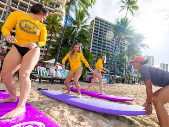 ワイキキビーチ　サーフィン1時間プライベートレッスン ＜1～4名まで／ロイヤルハワイアンホテル＞