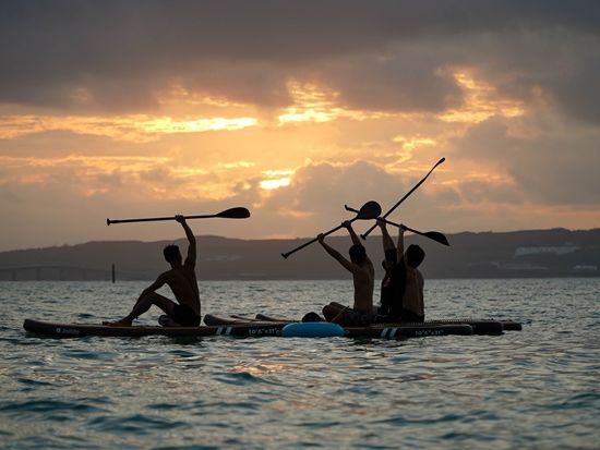 サンセットSUP 感動の夕景を海上で満喫！レクチャー付きで安心 初心者