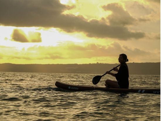 サンセットSUP 感動の夕景を海上で満喫！レクチャー付きで安心 初心者OKのサンセットSUP体験ツアー＜写真サービス付き／約2時間／宮古島＞