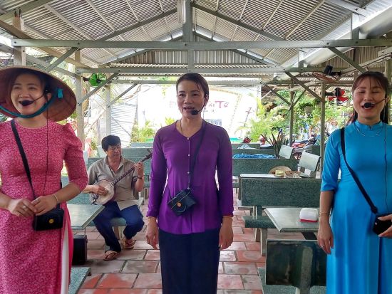 メコン川クルーズ＆永長寺観光ツアー　ミトー定番スポットを巡る！ベンタイン市場解散OK　高級車プランあり＜象耳魚の昼食／英語ガイド＞