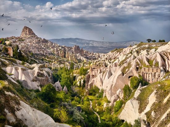 カッパドキア1日ツアー　ムスタファパシャ村＆ケシュリク修道院＆カイマクル鳩の谷など ＜貸切／昼食付き／日本語ガイド＞