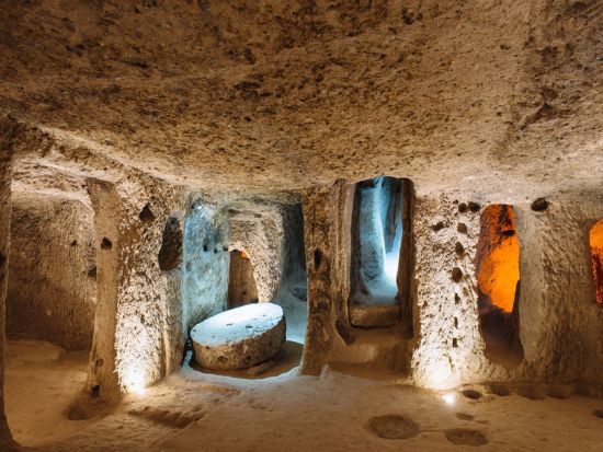 カッパドキア1日ツアー　ムスタファパシャ村＆ケシュリク修道院＆カイマクル鳩の谷など ＜貸切／昼食付き／日本語ガイド＞