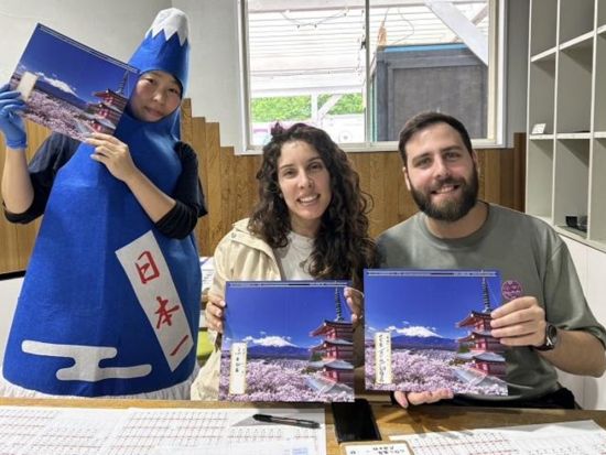 東京発日帰りバスツアー 新倉山浅間公園＆大石公園・西湖いやしの里根場！富士河口湖の絶景と文化を楽しむ英語ガイド付きツアー＜習字付プランあり＞