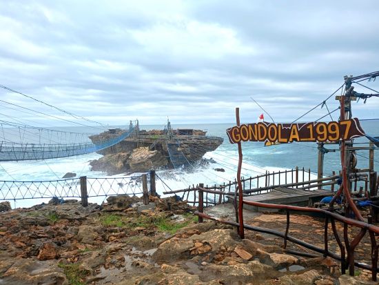 ジョンブラン洞窟探検！神秘の光と地下水脈を巡るミステリアスな旅＜ホテル送迎／ランチ＞
