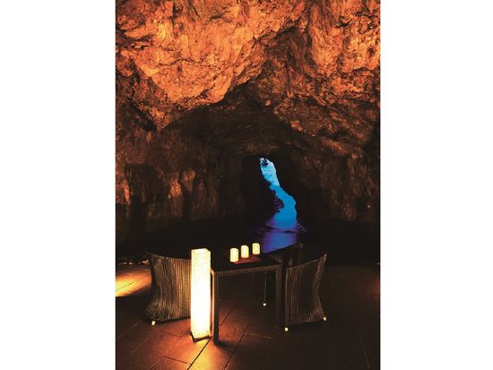 実_25春_121_奥能登めぐり_洞窟01-683x1024