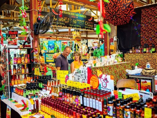 世界遺産キュランダ（鉄道＆スカイレール）ハートリーズ・クロコダイル・アドベンチャーズ入園付き！キュランダ村散策も楽しめる♪＜ケアンズ発着＞