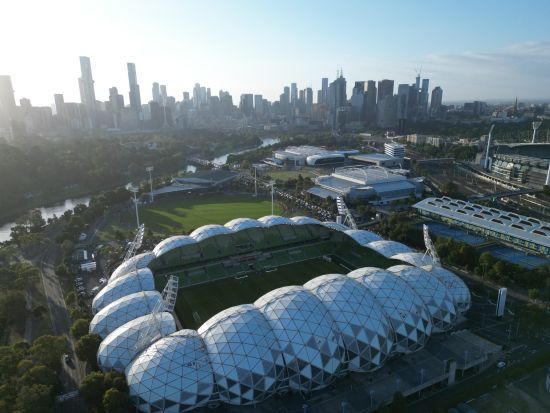 MCGスポーツ観戦＆施設見学ツアー　現地ガイドと一緒にオージールールズフットボールまたはクリケットを観戦！＜軽食付／英語ガイド／メルボルン発＞