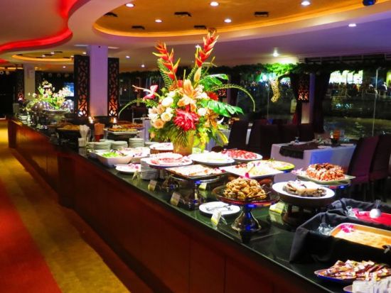 チャオプラヤ号ディナークルーズ　ロマンティックな夜景とディナーを満喫！ ＜アジアティーク発着＞