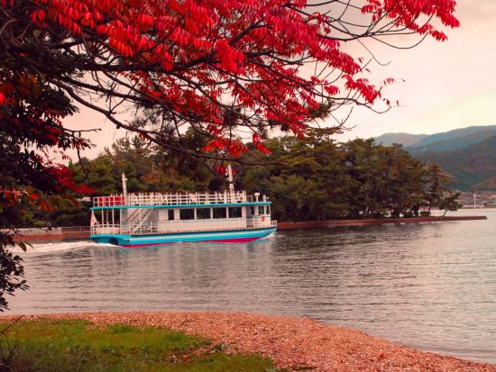 大阪発 日帰りバスツアー 天橋立クルーズ＆美山散策 日本の原風景と絶景を楽しむ＜和食会席料理のランチ付／英語ガイド＞