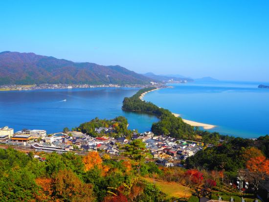 大阪発 日帰りバスツアー 天橋立クルーズ＆美山散策 日本の原風景と絶景を楽しむ＜和食会席料理のランチ付／英語ガイド＞