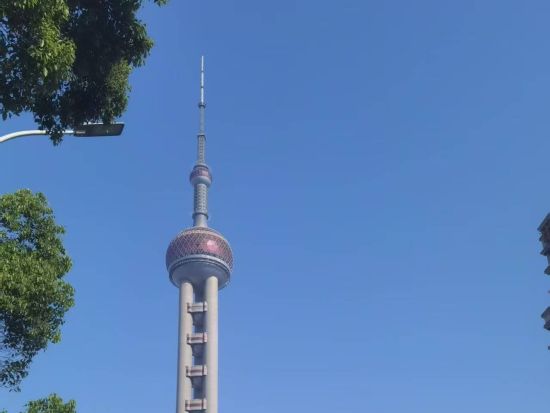 【上海観光の決定版！】上海タワーに上る☆上海1日観光ツアー＜ホテル送迎／日本語ガイド／昼食付＞