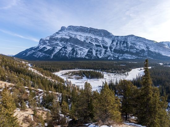 shutterstock_Hoodoos Lookout_Banff_2477344557