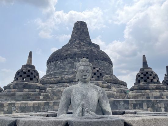 【貸切】2大世界遺産ボロブドゥール遺跡＋プランバナン寺院とジョグジャカルタ市内を巡る宿泊ツアー＜1泊2日／日本語ガイド／国内航空券込／バリ島発＞