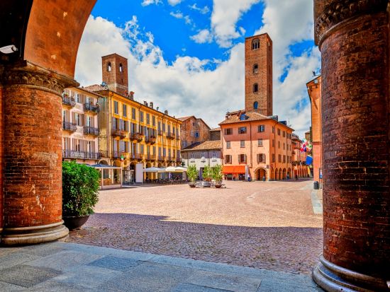 ミラノ発 日帰りワインツアー ランゲ＆ピエモンテの最高峰ワインを堪能！バローロ含む6種試飲　世界遺産ランゲ地方の絶景も満喫＜混載／英語ドライバー＞