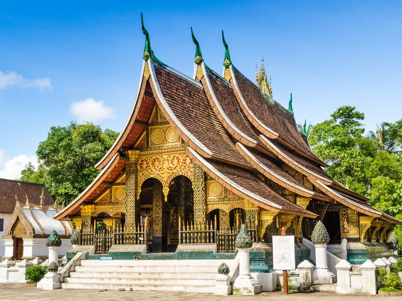 Laos_Wat Xieng Thong_shutterstock_232169632