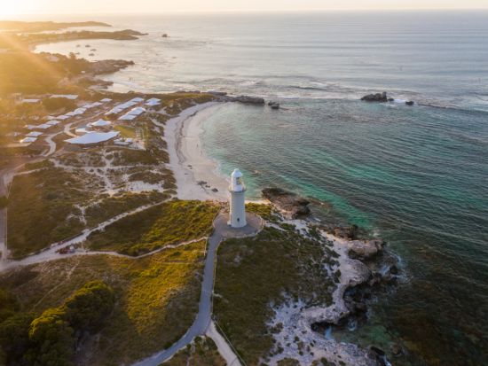 ロットネスト島「世界一幸せな動物」クオッカに出逢える自由散策＆島内周遊バスツアー＜英語／パースorフリーマントル発着＞