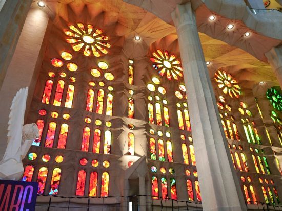 一味ちがう解説を楽しもう！元コメディアンの公認ガイドがユーモアたっぷりご案内する サグラダ・ファミリア見学ツアー＜英語ガイド／約1時間半＞