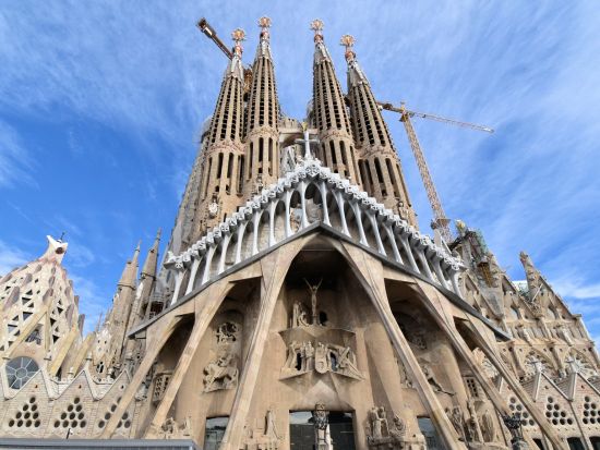 一味ちがう解説を楽しもう！元コメディアンの公認ガイドがユーモアたっぷりご案内する サグラダ・ファミリア見学ツアー＜英語ガイド／約1時間半＞