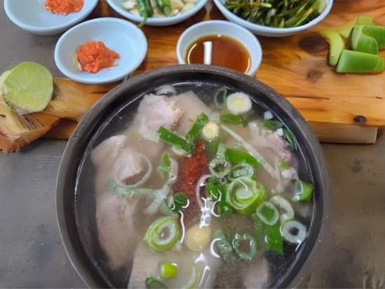 「K-POPガールズ デーモンハンターズ」聖地巡礼ツアー！NETFLIX人気映画のロケ地を巡る貸切チャーター＜ホテルお迎え＞