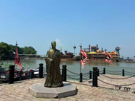 三国城太湖内湖畔