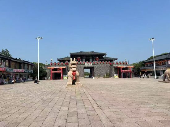 往復高速列車で行く！上海発・無錫　日帰り観光ツアー　三国城＋太湖遊覧＋京杭大運河＋南禅寺＜日本語ガイド／無錫料理の昼食付＞