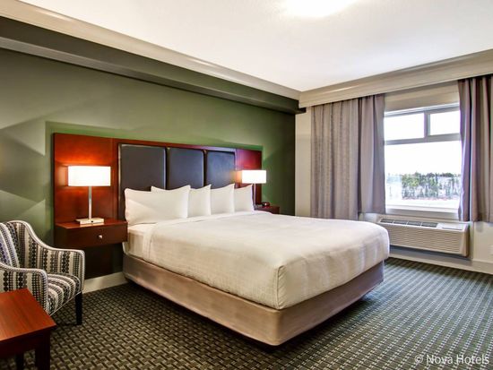 Chateau Nova Yellowknife 05