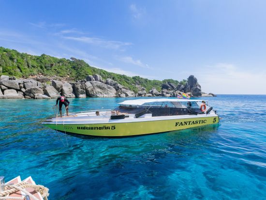 乾季限定！シミラン諸島プレミアムシュノーケリング｜専用港発で快適アクセス！透明度30mの海＆白砂ビーチ上陸＋展望台ハイキング＜日本語ガイドOK／空港送迎可＞