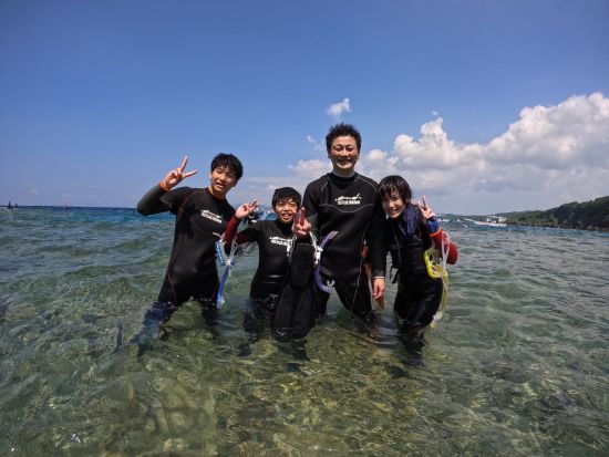 青の洞窟シュノーケルツアー 家族や友人と楽しむ感動の海中アドベンチャー 神秘の世界を大冒険！＜約2時間／貸切／本島中部 恩納村＞