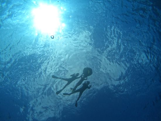 シーカヤック&青の洞窟シュノーケル 冒険気分と癒しの海時間を堪能◎ご家族連れ・初心者大歓迎＜約3時間／貸切／本島中部 恩納村＞