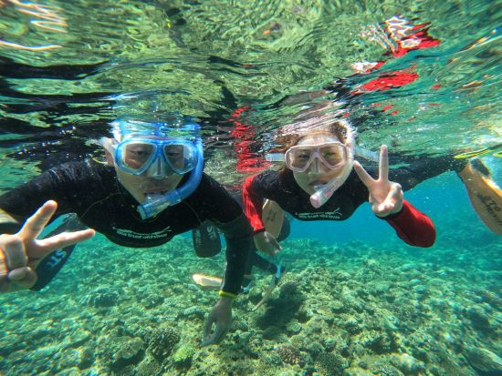 シーカヤック&青の洞窟シュノーケル 冒険気分と癒しの海時間を堪能◎ご家族連れ・初心者大歓迎＜約3時間／貸切／本島中部 恩納村＞