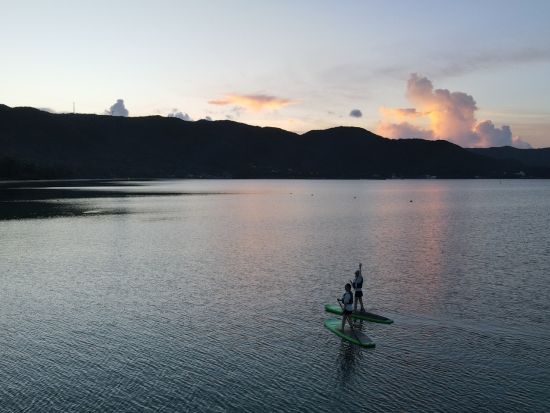 奄美大島【サンセットSUP】透明度抜群の奄美ブルーを大満喫！ ＜90分プラン＞お一人様も可能 by 奄美シーランド