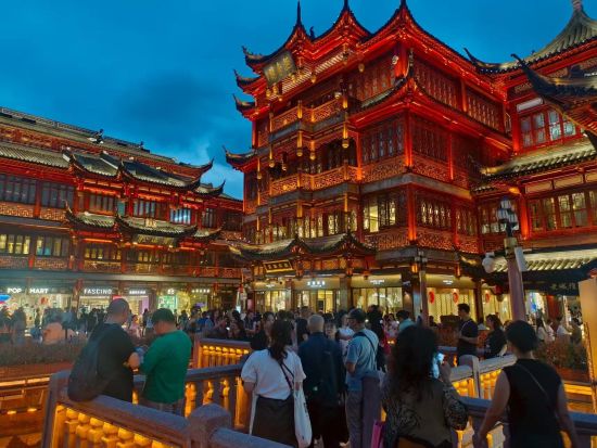上海豫園夜間特別見学＆豫園商場散策＆外灘夜景観賞！南翔饅頭店豫園本店にて夕食付！