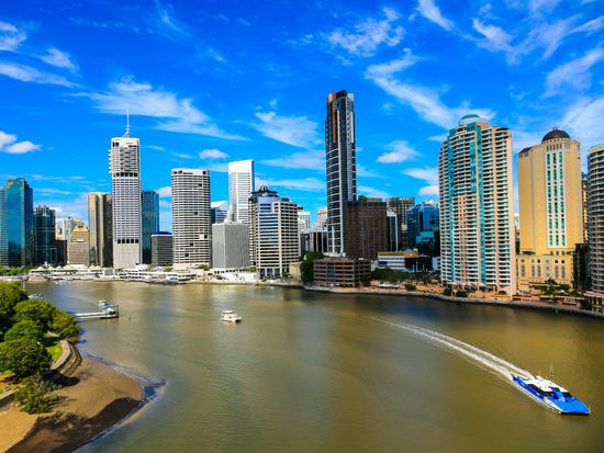 Australia_Brisbane_skyline_shutterstock_379544371
