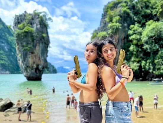 ゆったりボートで巡るパンガー湾シーカヌーアドベンチャー｜絶景ジェームスボンド島・鍾乳洞・ラグーン探検＜日本語ガイド／船上ランチブッフェ／空港お送りオプションあり