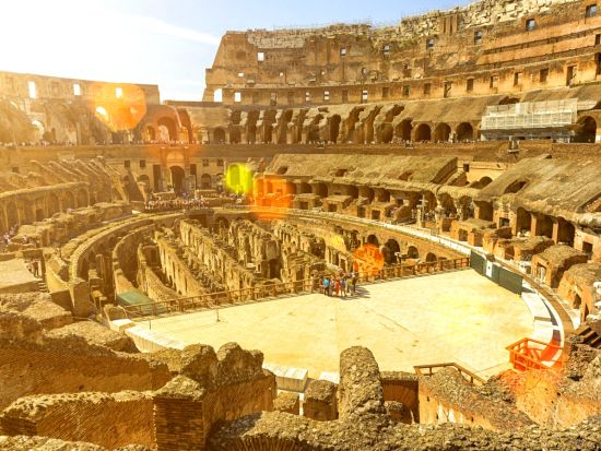 コロッセオ＆フォロ・ロマーノ見学ツアー アリーナ入場確約！3時間で古代ローマに没入体験＜18歳以上／公認英語ガイド＞＊お申し込みと同時に即予約確定