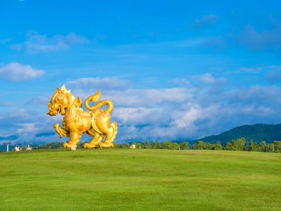 チェンライ2大寺院巡り観光ツアー　青の寺院＋白亜の寺院＋シンハーパーク＋黄金の三角地帯　メーカチャン温泉足湯体験付き＜選べる昼食／日本語ガイド／チェンマイ発＞