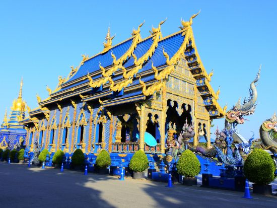 チェンライ2大寺院巡り観光ツアー　青の寺院＋白亜の寺院＋シンハーパーク＋黄金の三角地帯　メーカチャン温泉足湯体験付き＜選べる昼食／日本語ガイド／チェンマイ発＞