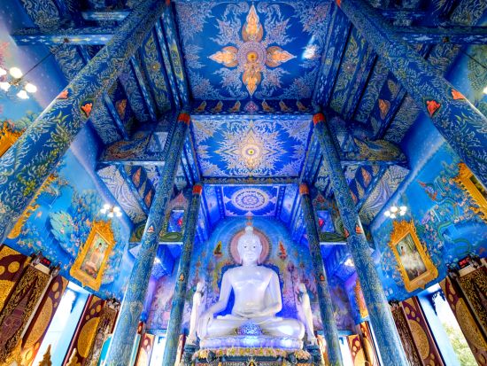 チェンライ2大寺院巡り観光ツアー　青の寺院＋白亜の寺院＋シンハーパーク＋黄金の三角地帯　メーカチャン温泉足湯体験付き＜選べる昼食／日本語ガイド／チェンマイ発＞