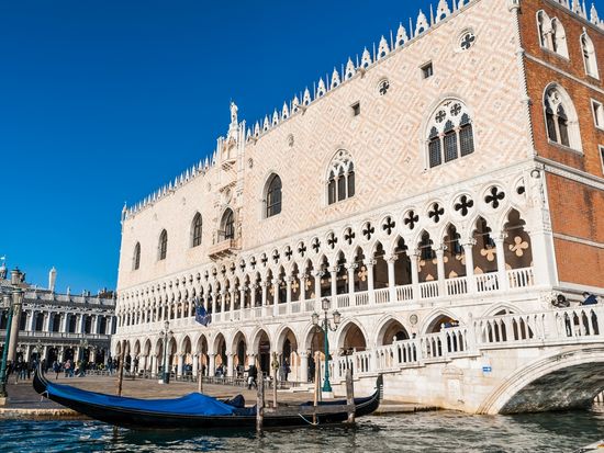 Italy_Venice_Doges_Palace_shutterstock_254809360
