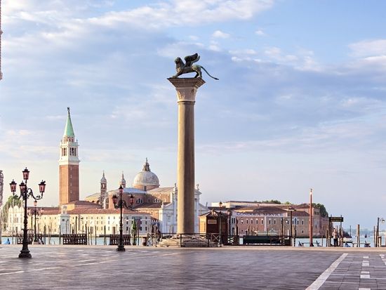 Venice_St_Mark's_Square_shutterstock_101197360-2