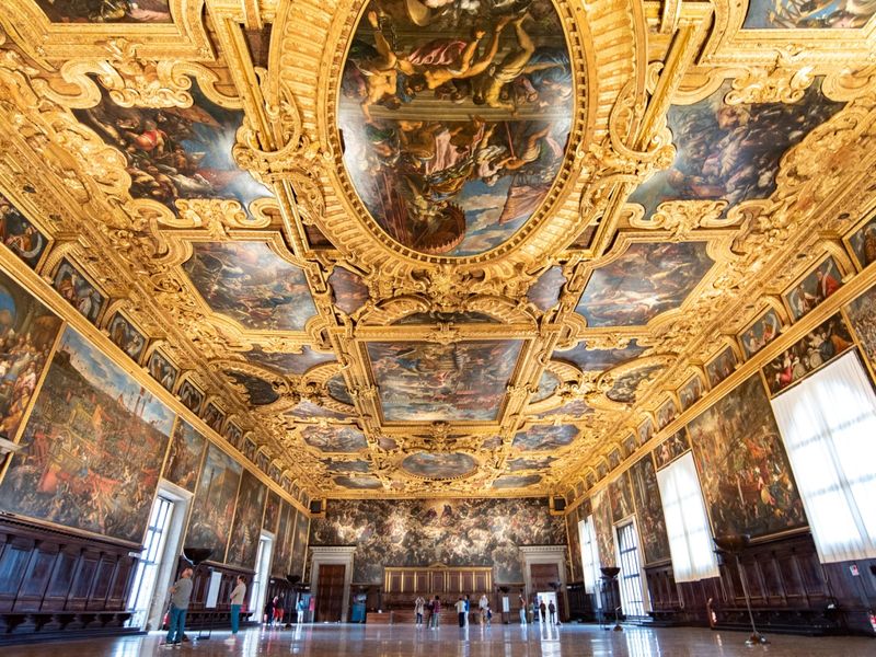 Palazzo Ducale_pixta_50495373_M