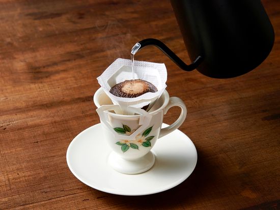 76,77_有機ドリップコーヒーギフト_抽出イメージ