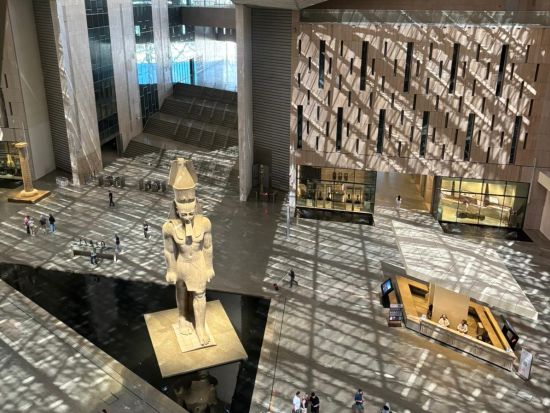 大エジプト博物館ナイトツアー　過ごしやすい時間のライトアップされたGEM観光＜ピラミッド見学付きプランあり／1日／日本語ガイド／貸切＞