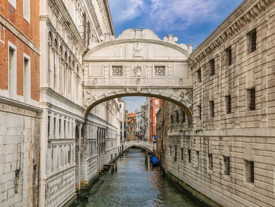 AdobeStock_466390985